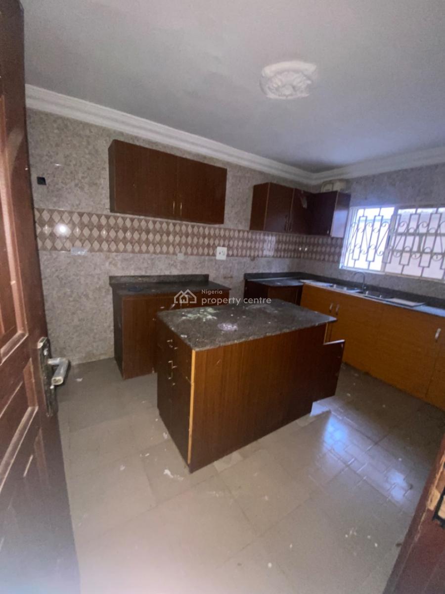 Neatly Used 3bedroom Flat, Peninsula Garden Estate, Behind Blenco, Ajah, Lagos, Flat / Apartment for Rent
