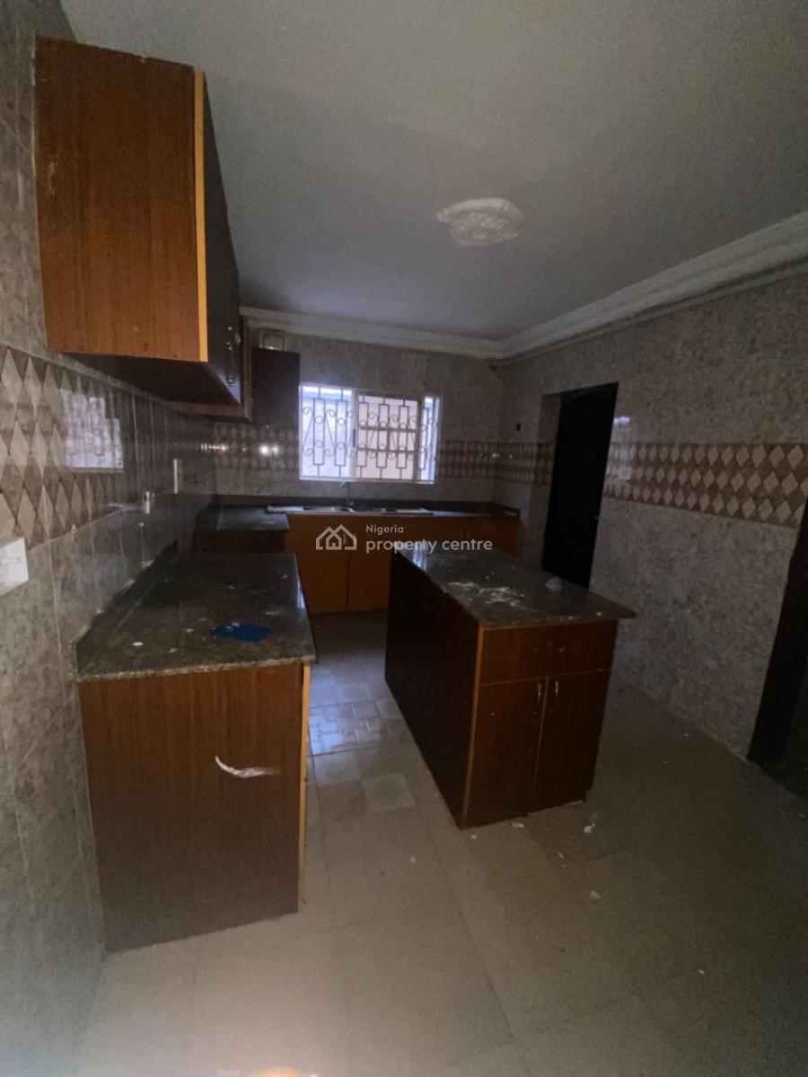 Neatly Used 3bedroom Flat, Peninsula Garden Estate, Behind Blenco, Ajah, Lagos, Flat / Apartment for Rent