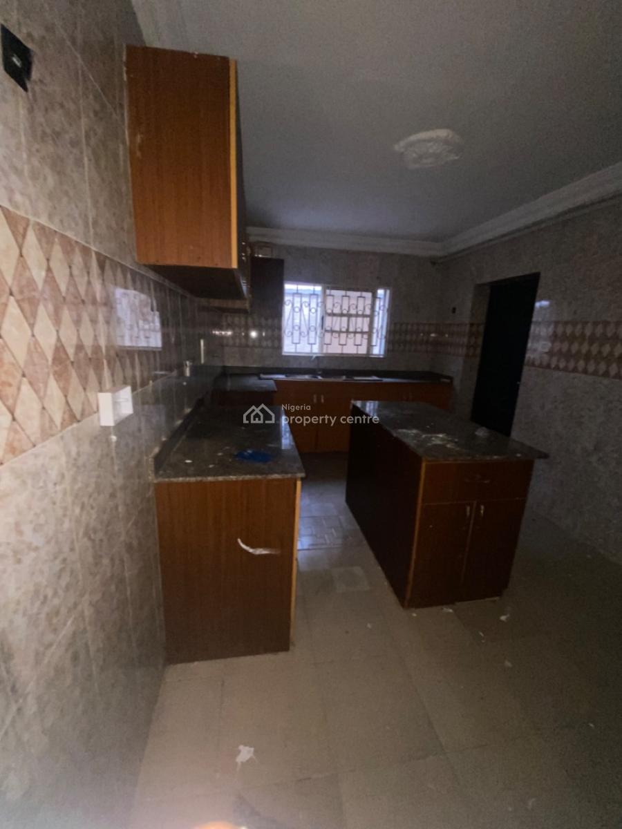 Neatly Used 3bedroom Flat, Peninsula Garden Estate, Behind Blenco, Ajah, Lagos, Flat / Apartment for Rent