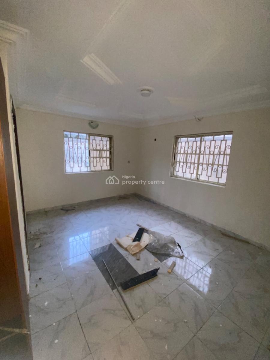 Neatly Used 3bedroom Flat, Peninsula Garden Estate, Behind Blenco, Ajah, Lagos, Flat / Apartment for Rent