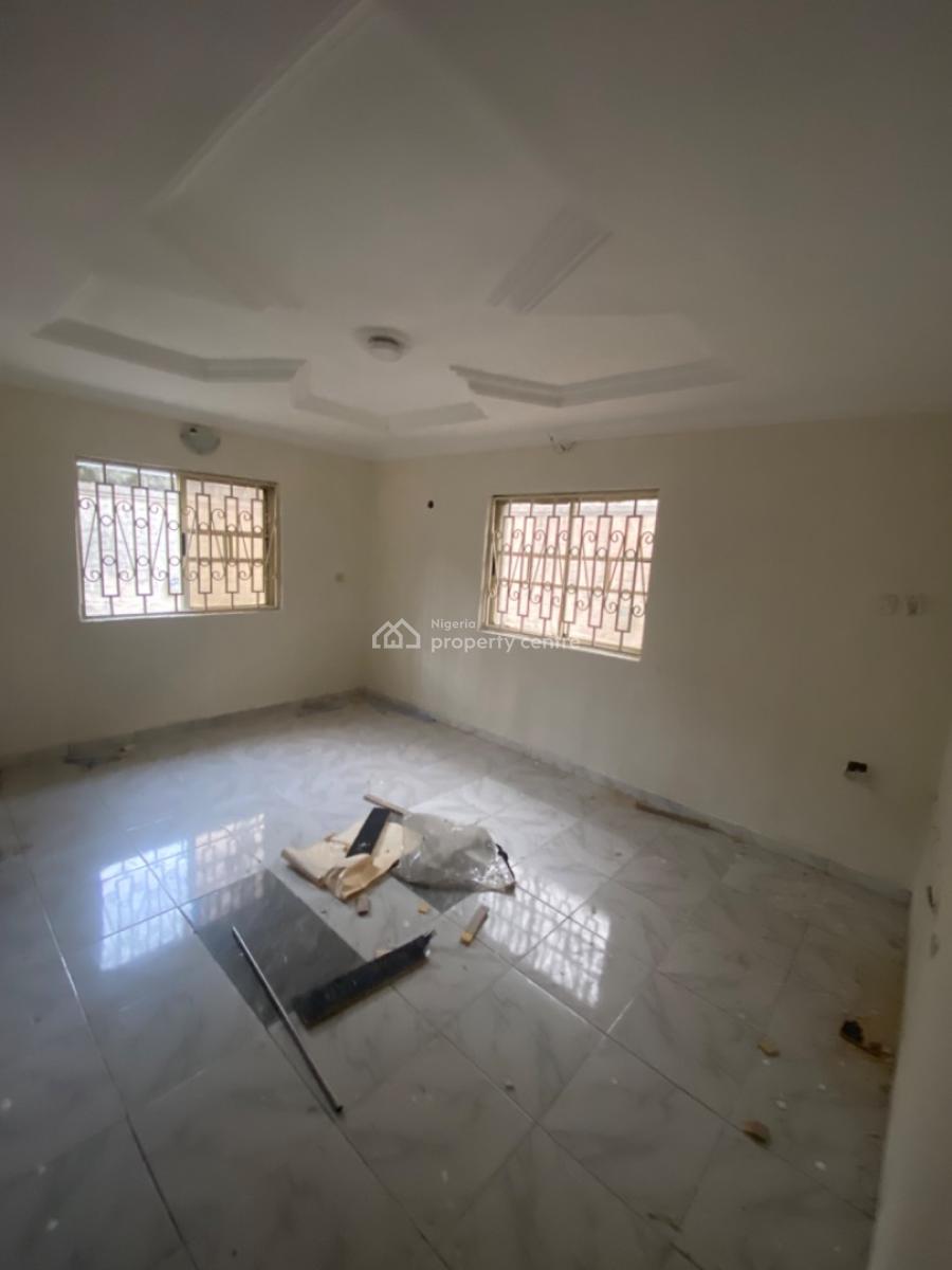 Neatly Used 3bedroom Flat, Peninsula Garden Estate, Behind Blenco, Ajah, Lagos, Flat / Apartment for Rent