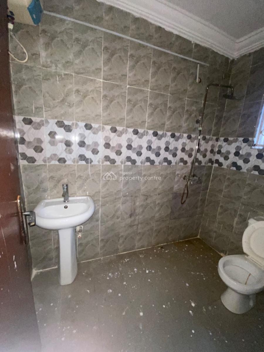 Neatly Used 3bedroom Flat, Peninsula Garden Estate, Behind Blenco, Ajah, Lagos, Flat / Apartment for Rent