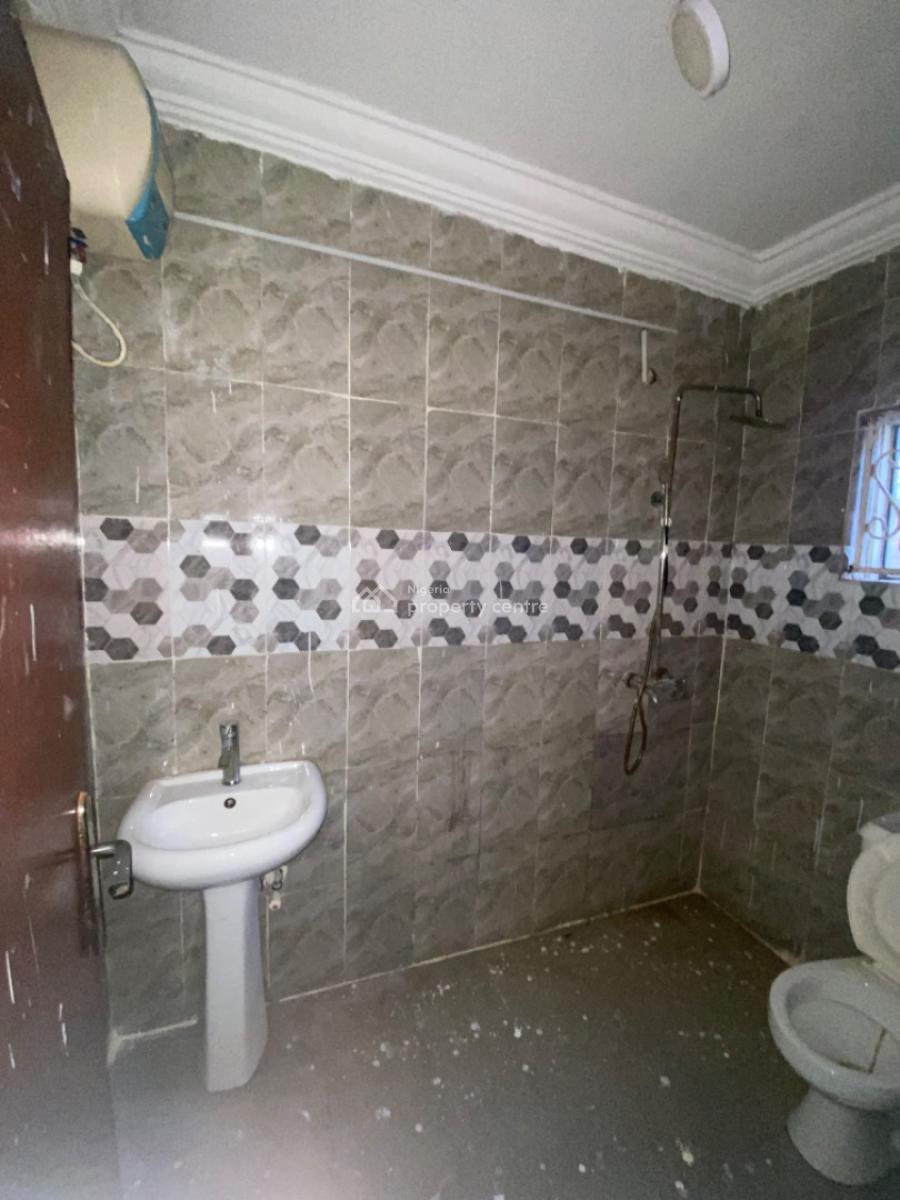 Neatly Used 3bedroom Flat, Peninsula Garden Estate, Behind Blenco, Ajah, Lagos, Flat / Apartment for Rent
