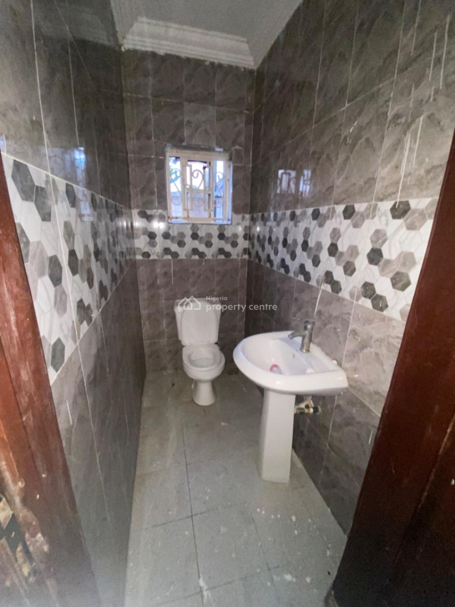 Neatly Used 3bedroom Flat, Peninsula Garden Estate, Behind Blenco, Ajah, Lagos, Flat / Apartment for Rent