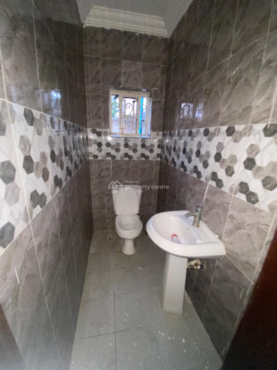 Neatly Used 3bedroom Flat, Peninsula Garden Estate, Behind Blenco, Ajah, Lagos, Flat / Apartment for Rent