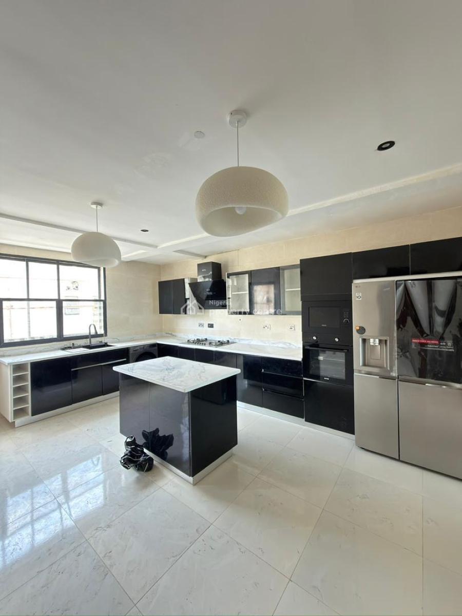 Enjoy Theurapeutic Views in This 3 Bedroom Penthouse, Lekki Phase 1, Lekki, Lagos, Flat / Apartment for Sale