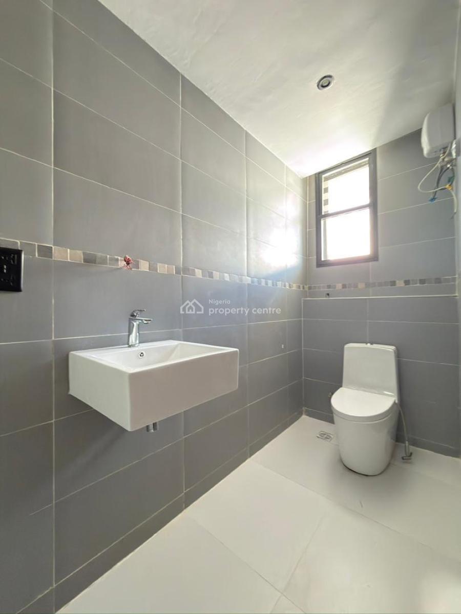 Enjoy Theurapeutic Views in This 3 Bedroom Penthouse, Lekki Phase 1, Lekki, Lagos, Flat / Apartment for Sale