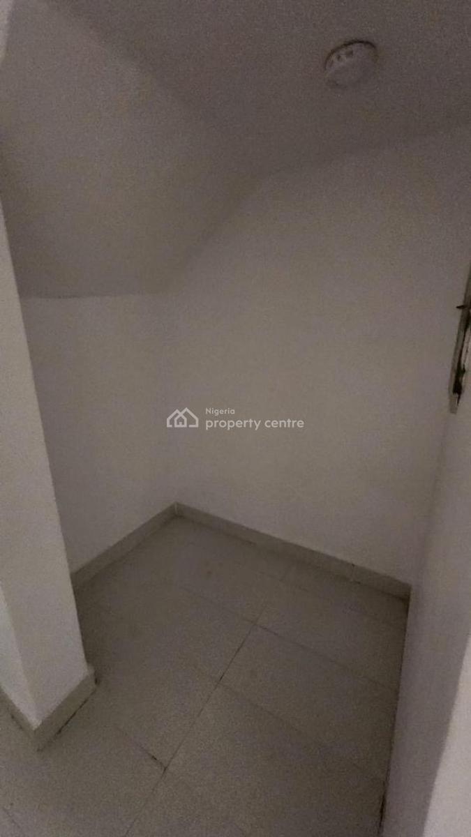 Spacious 4 Bedroom Semi Furnished Duplex, Orchid Road, Lekki, Lagos, Terraced Duplex for Rent