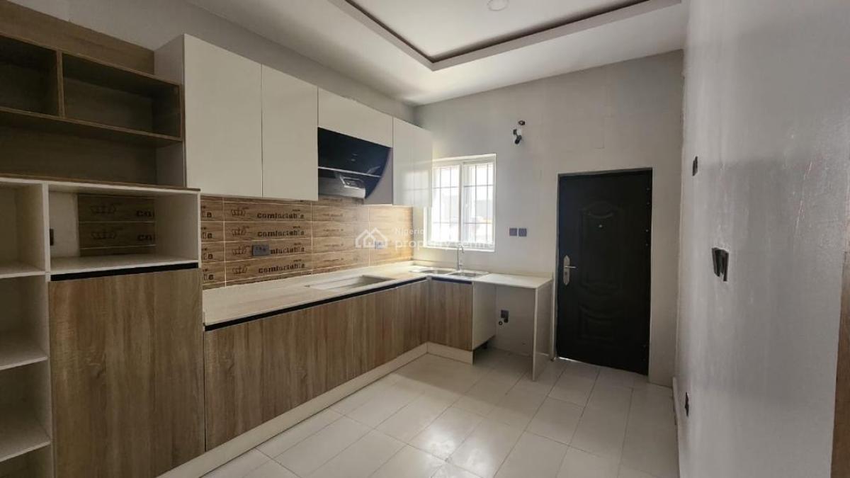 Spacious 4 Bedroom Semi Furnished Duplex, Orchid Road, Lekki, Lagos, Terraced Duplex for Rent