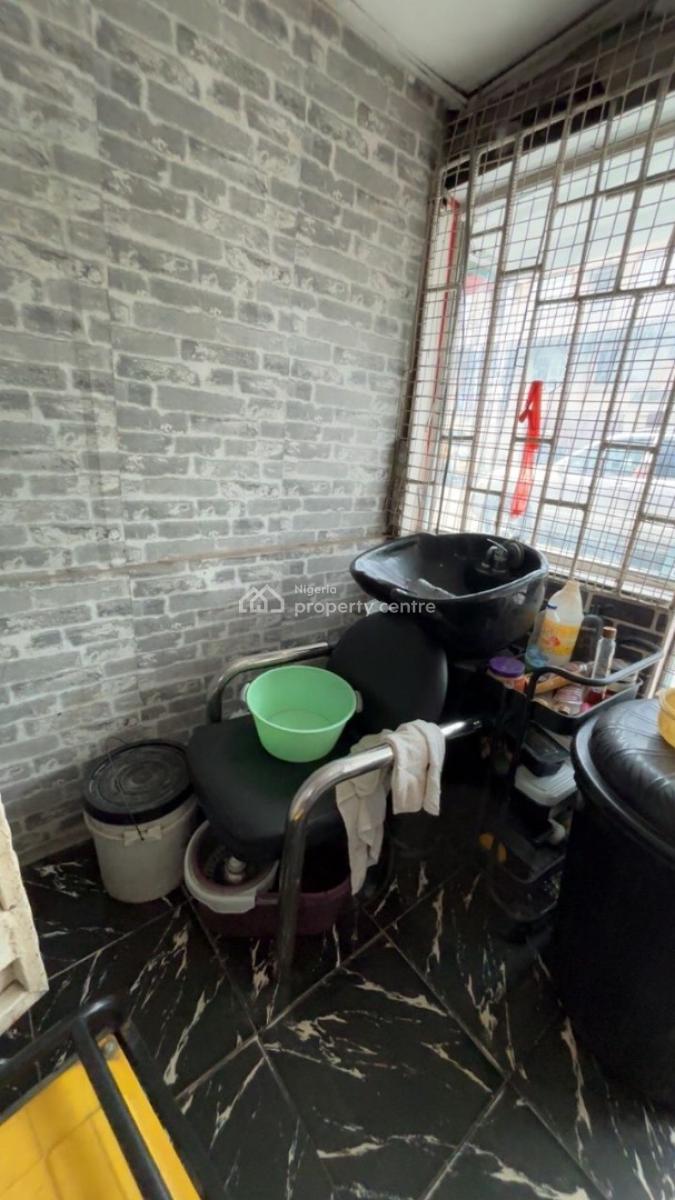 Salon Take Over, Shomolu, Lagos, Shop for Rent