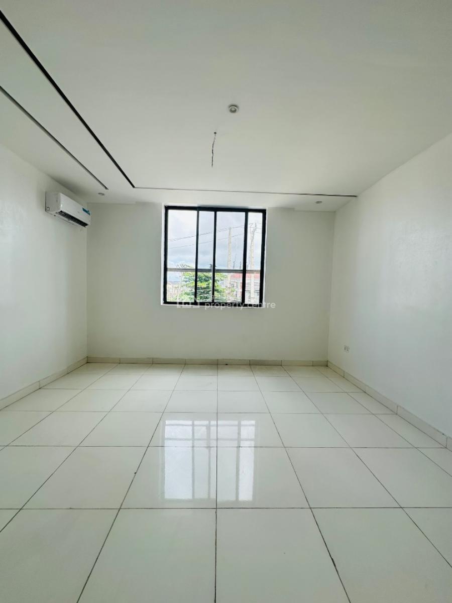 Spacious 2 Bedroom Apartment with Pool, Gym and Elevator, Lekki Phase 1, Lekki, Lagos, Flat / Apartment for Sale