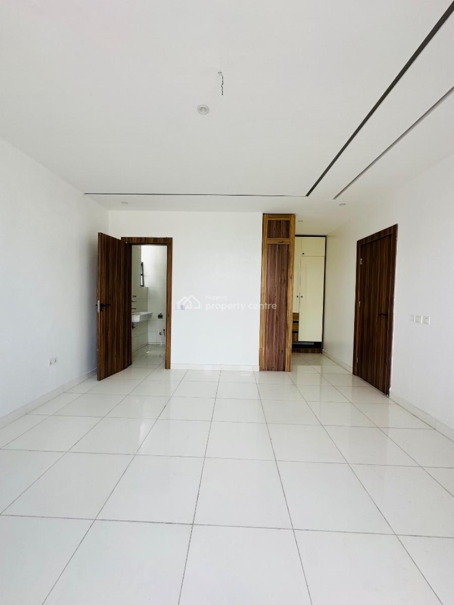 Spacious 2 Bedroom Apartment with Pool, Gym and Elevator, Lekki Phase 1, Lekki, Lagos, Flat / Apartment for Sale