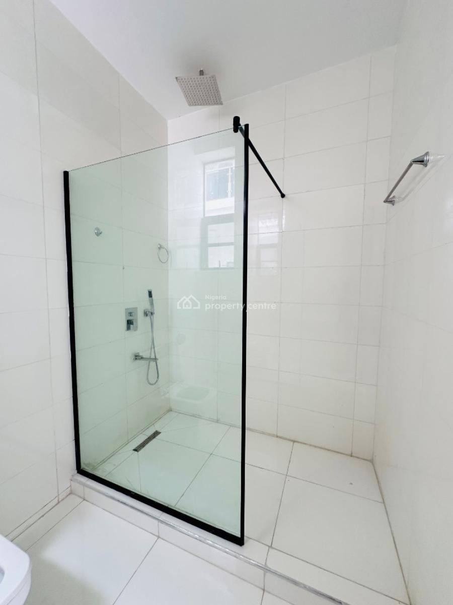 Spacious 2 Bedroom Apartment with Pool, Gym and Elevator, Lekki Phase 1, Lekki, Lagos, Flat / Apartment for Sale