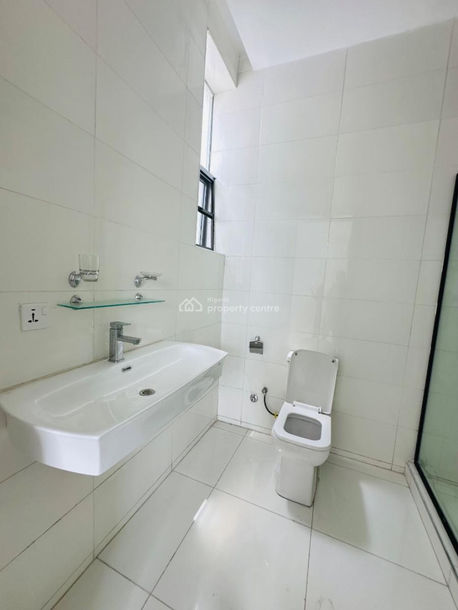 Spacious 2 Bedroom Apartment with Pool, Gym and Elevator, Lekki Phase 1, Lekki, Lagos, Flat / Apartment for Sale