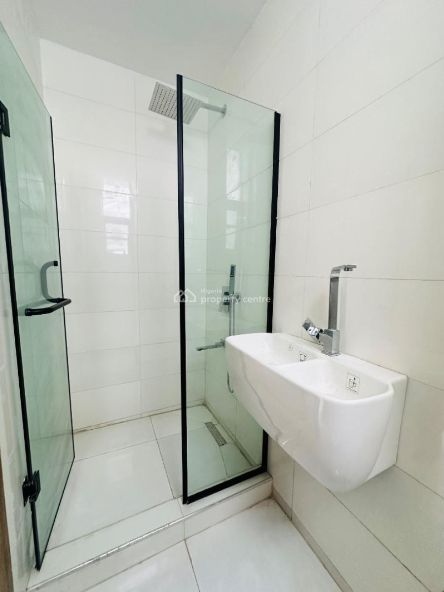 Spacious 2 Bedroom Apartment with Pool, Gym and Elevator, Lekki Phase 1, Lekki, Lagos, Flat / Apartment for Sale