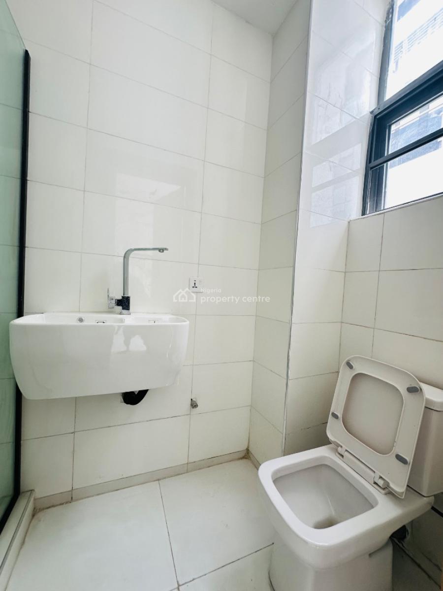 Spacious 2 Bedroom Apartment with Pool, Gym and Elevator, Lekki Phase 1, Lekki, Lagos, Flat / Apartment for Sale