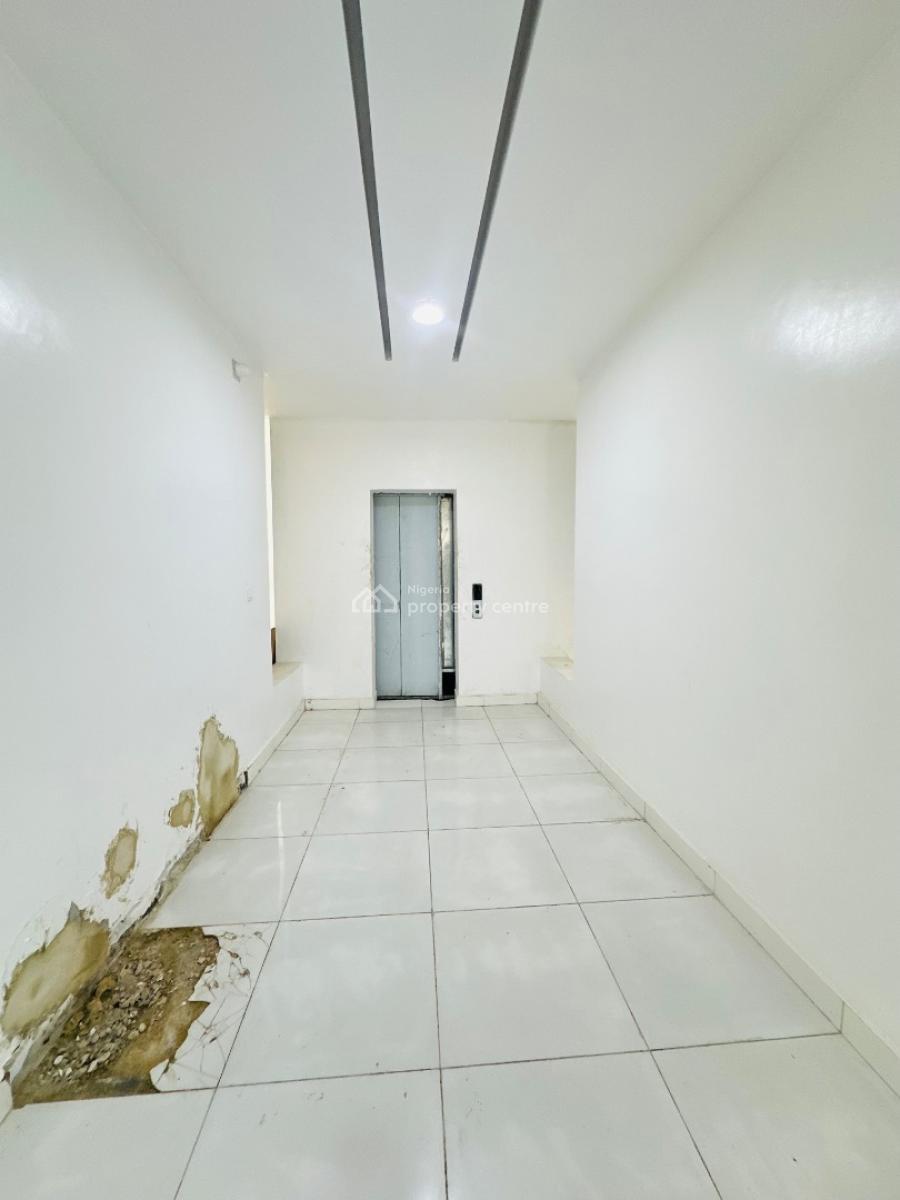 Spacious 2 Bedroom Apartment with Pool, Gym and Elevator, Lekki Phase 1, Lekki, Lagos, Flat / Apartment for Sale