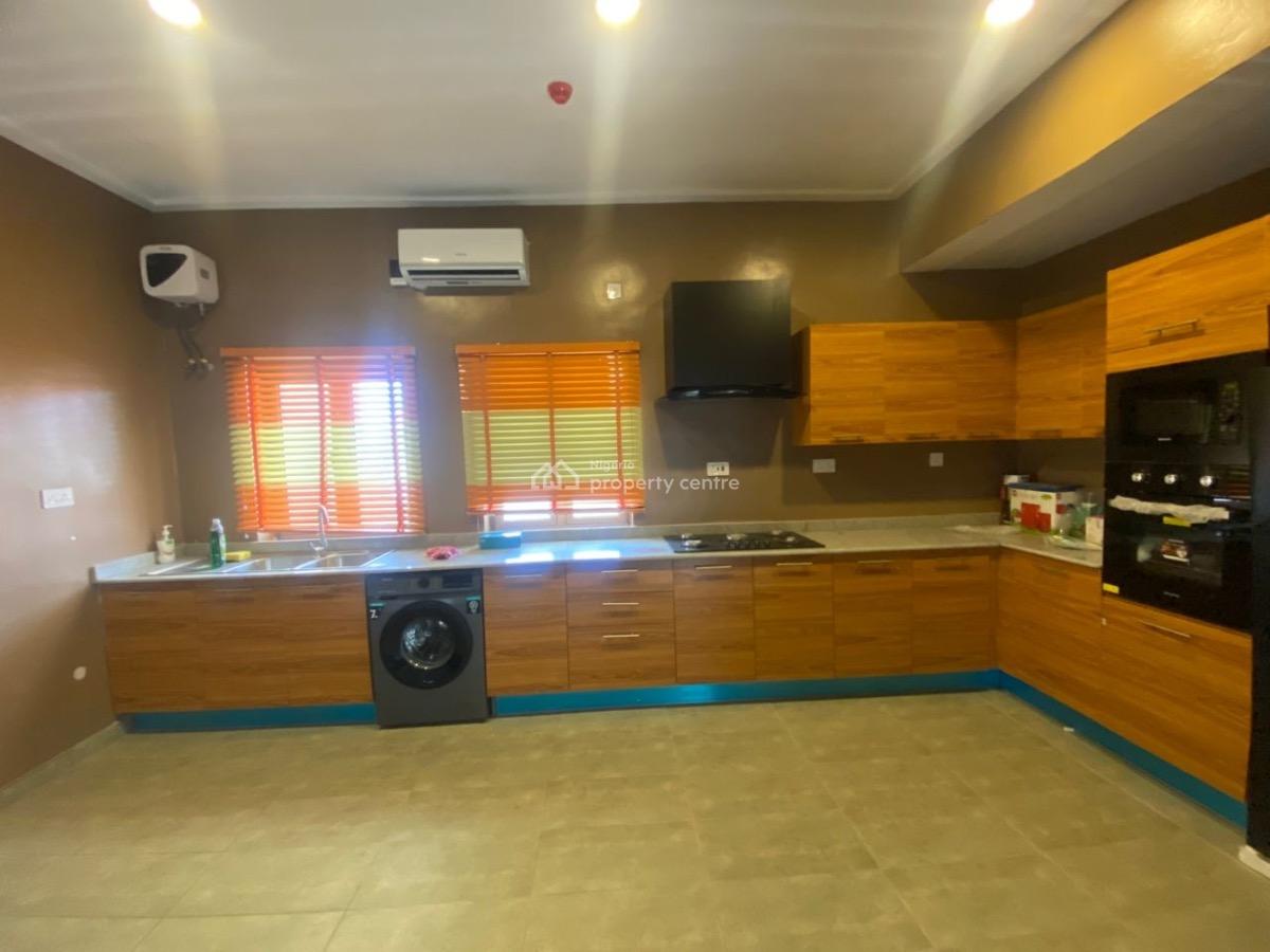 Spacious 2 Bedrooms Apartments, Lekki Phase 1, Lekki, Lagos, Flat / Apartment for Rent