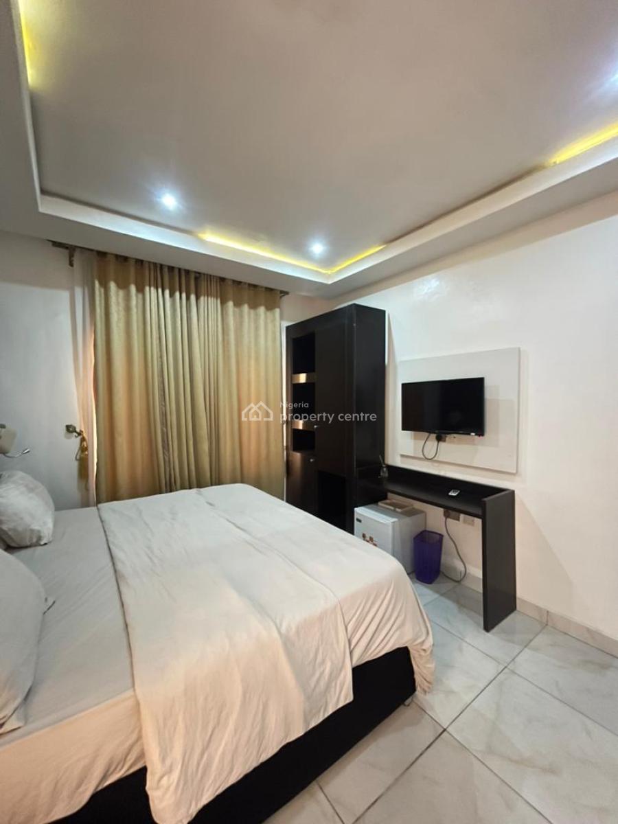 4 Units of 2 Bedroom Apartment & 2 Unit of 1 Bedroom Apartment, Lekki Phase 1, Lekki, Lagos, Flat / Apartment for Sale