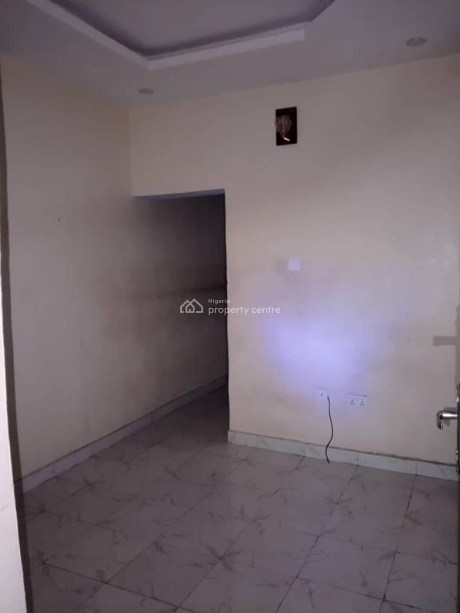Mini Flat, Adekunle, Yaba, Lagos, Mini Flat (room and Parlour) for Rent
