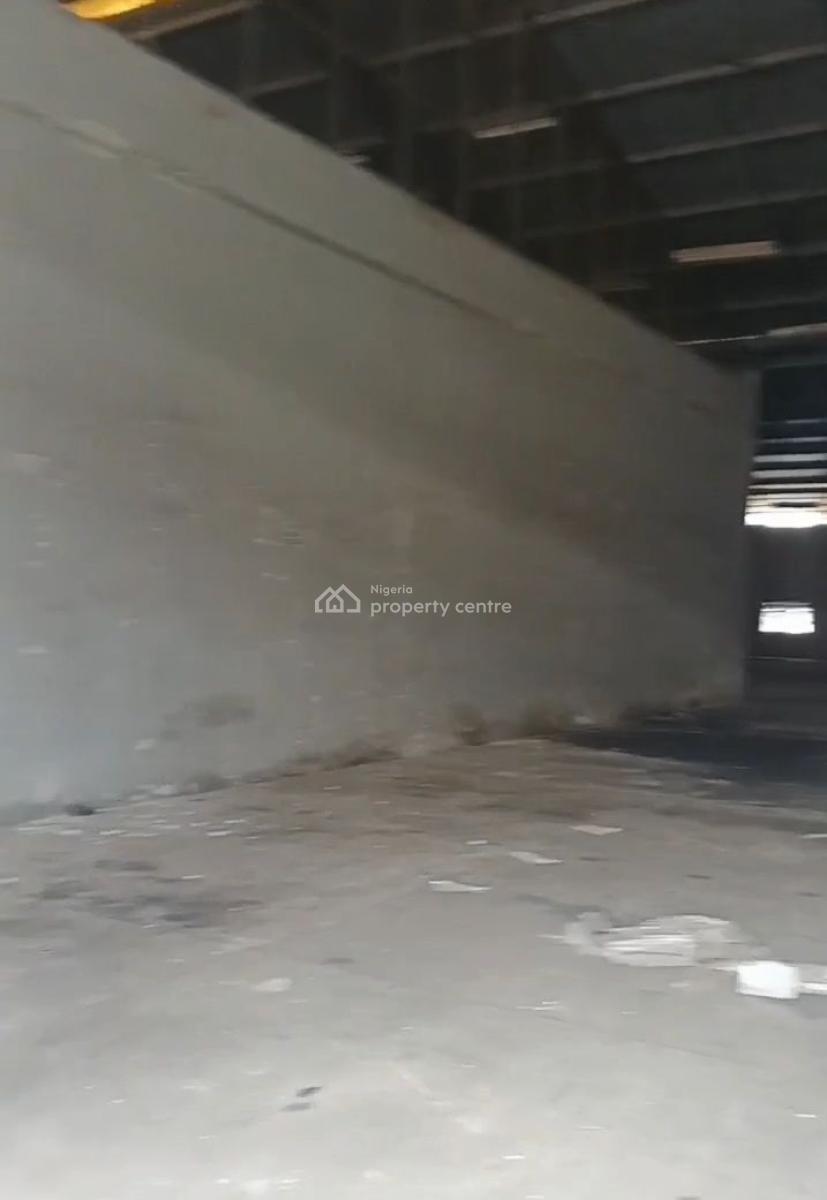 Warehouse on 5,900sqm, Agidingbi, Ikeja, Lagos, Warehouse for Rent