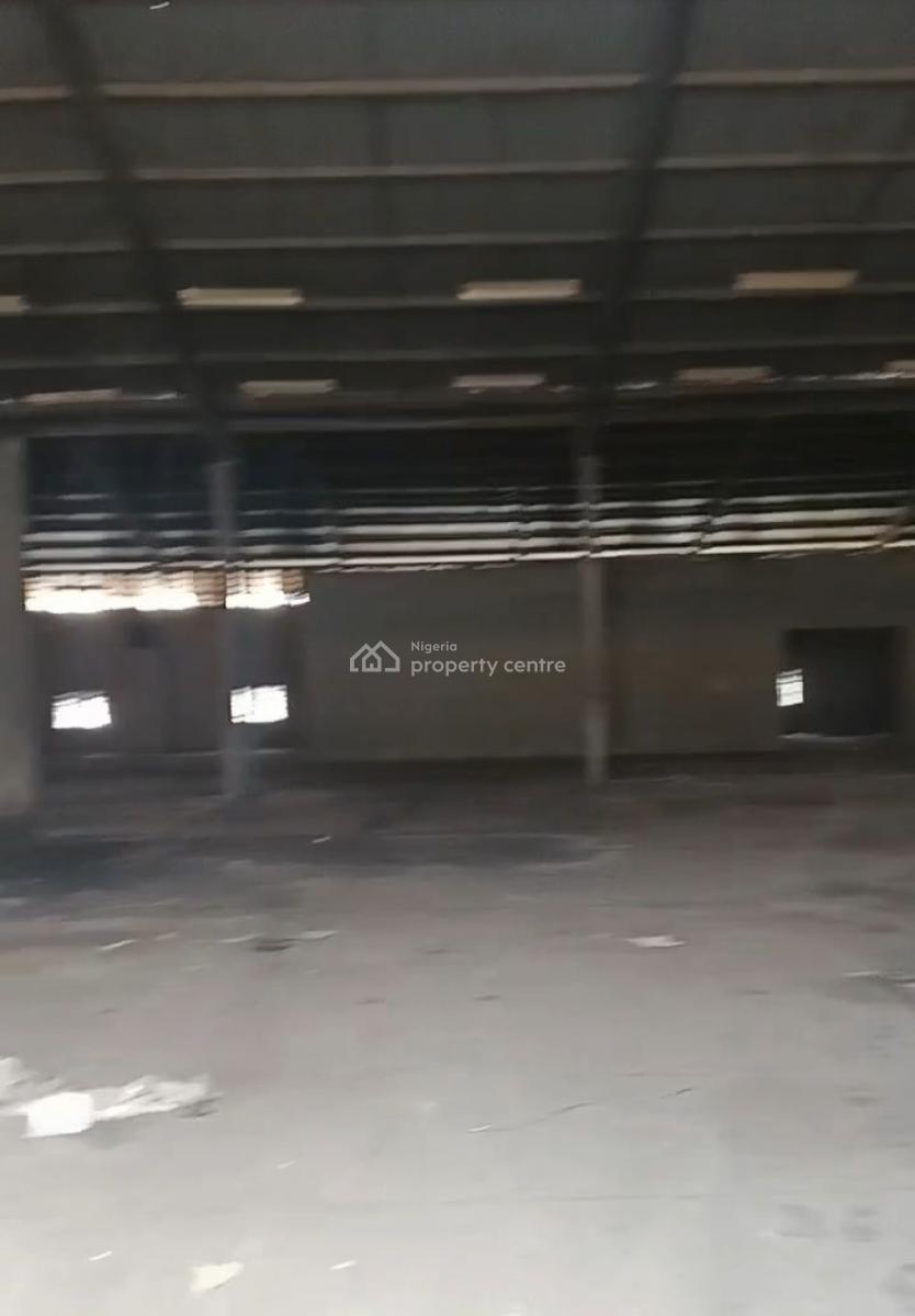 Warehouse on 5,900sqm, Agidingbi, Ikeja, Lagos, Warehouse for Rent