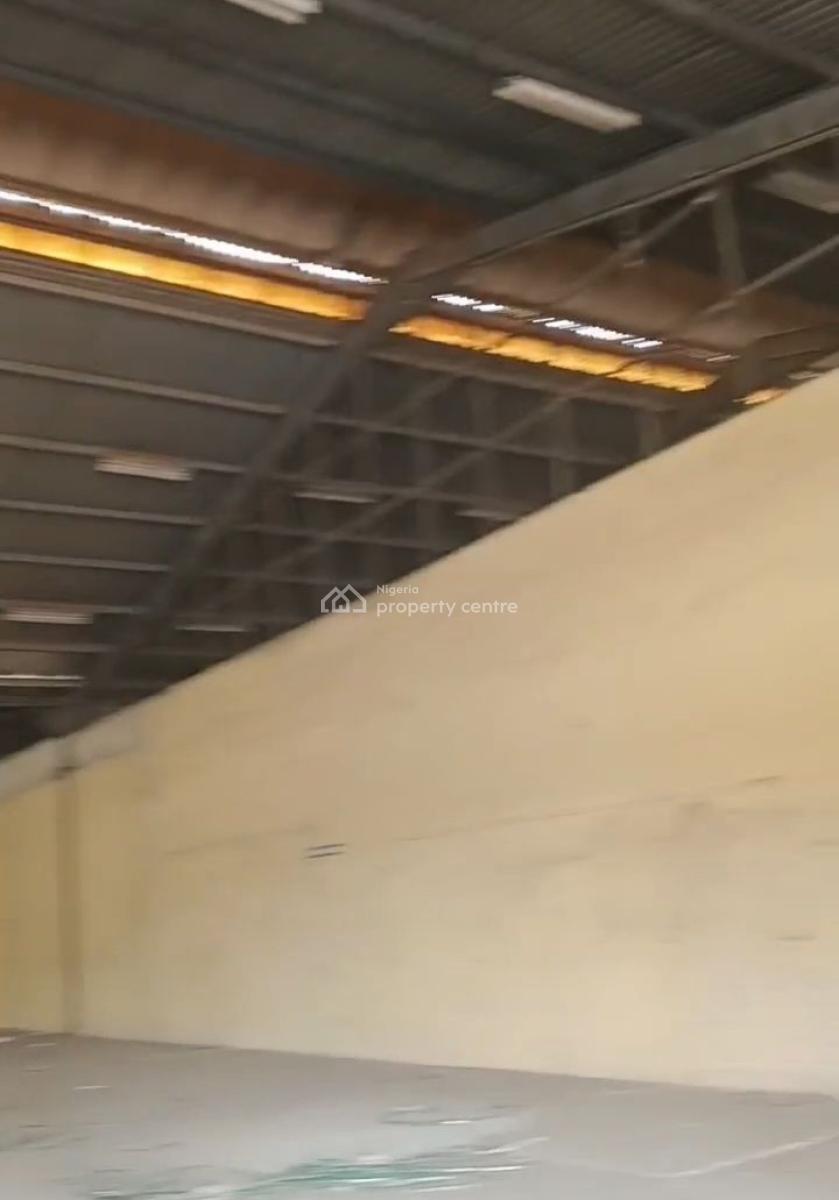 Warehouse on 5,900sqm, Agidingbi, Ikeja, Lagos, Warehouse for Rent