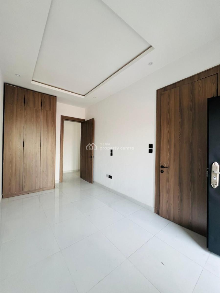 Exquisite 3bedroom Apartment with an Elevator and a Gym, Lekki Phase 1, Lekki, Lagos, Flat / Apartment for Sale