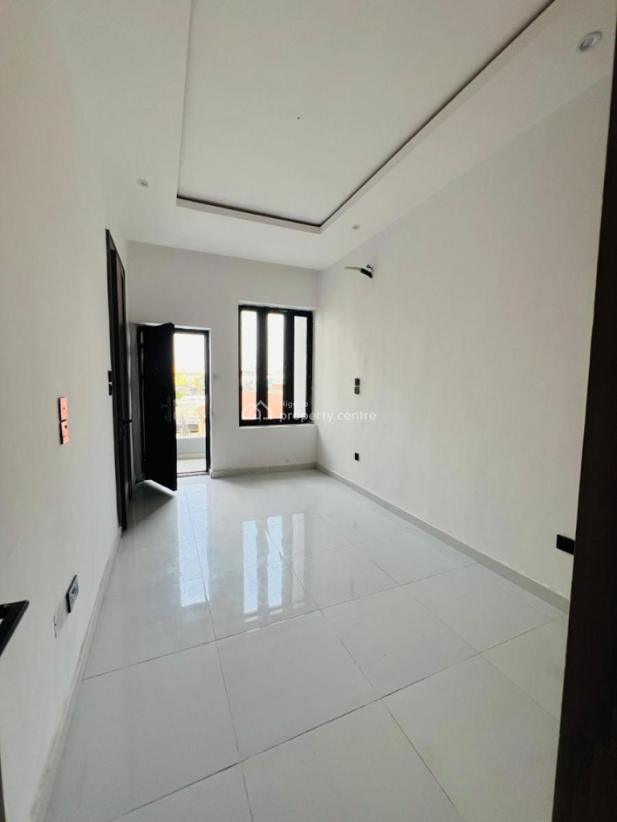Exquisite 3bedroom Apartment with an Elevator and a Gym, Lekki Phase 1, Lekki, Lagos, Flat / Apartment for Sale