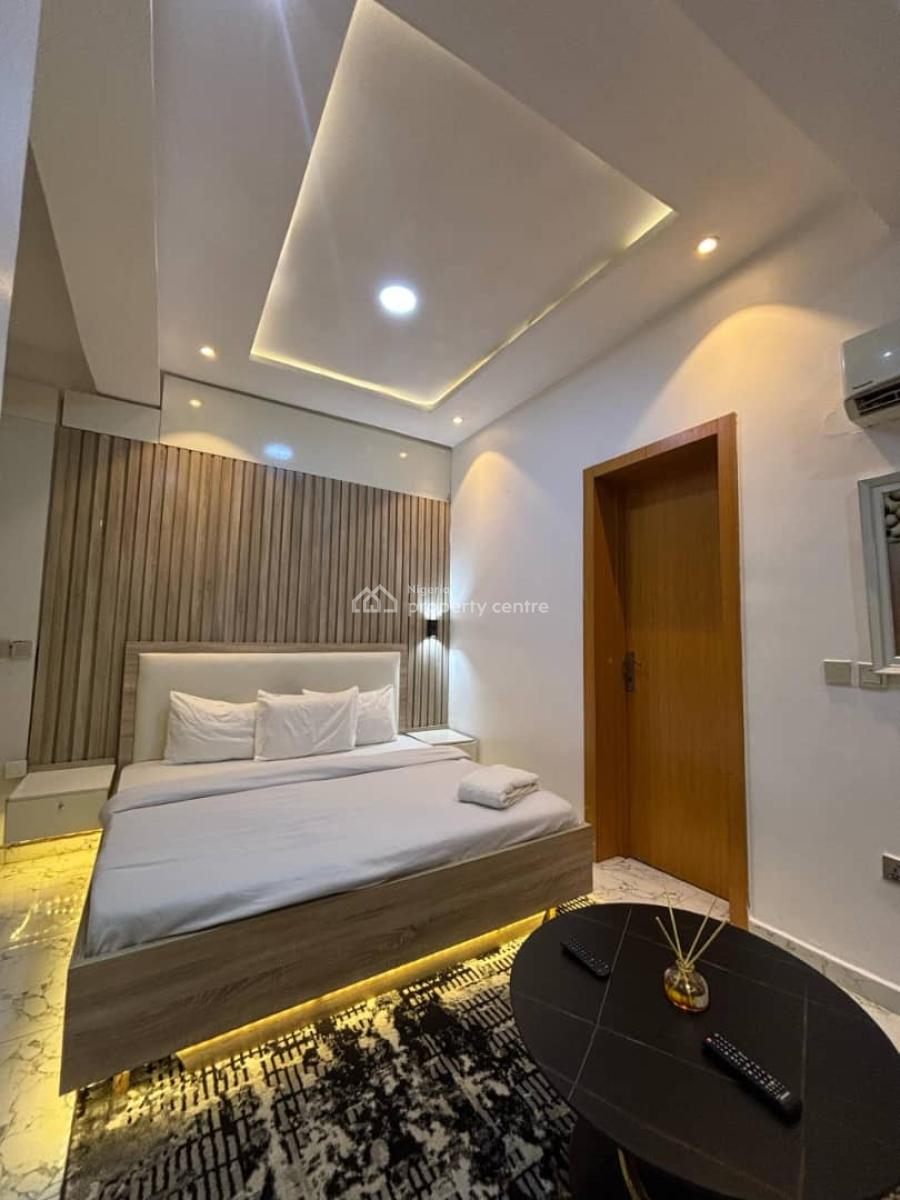 Brand New  Luxury 1 Bedroom Apartment with Snooker, Lekki Phase 1, Lekki, Lagos, Flat / Apartment Short Let