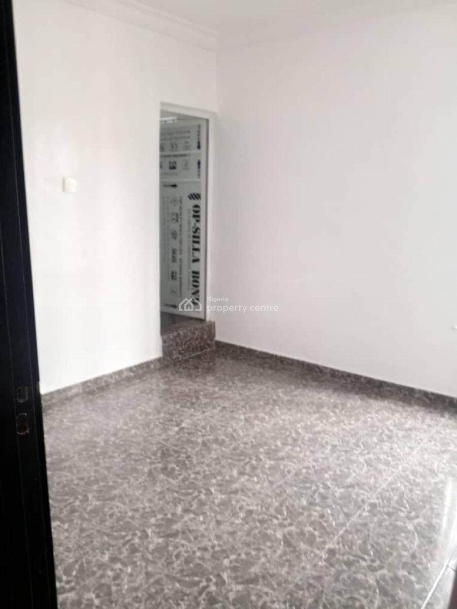 2 Bedroom Flat, 3 Toilets and Bath, Kitchen Cabinets, Adekunle, Yaba, Lagos, Mini Flat (room and Parlour) for Rent