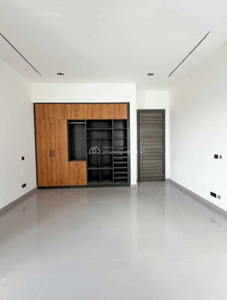 Waterfront 2 Bedroom Penthouse with Bq, Lekki Phase 1, Lekki, Lagos, Block of Flats for Sale
