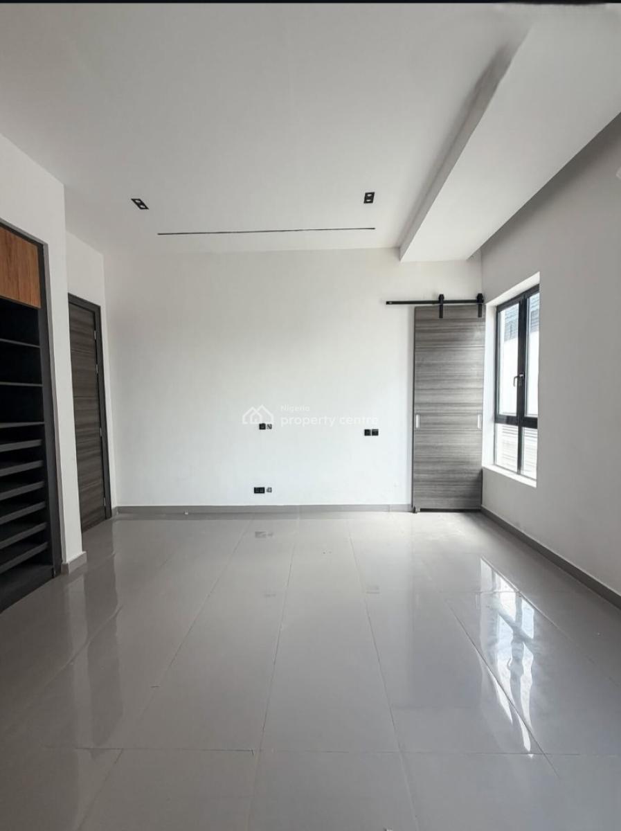 Waterfront 2 Bedroom Penthouse with Bq, Lekki Phase 1, Lekki, Lagos, Block of Flats for Sale