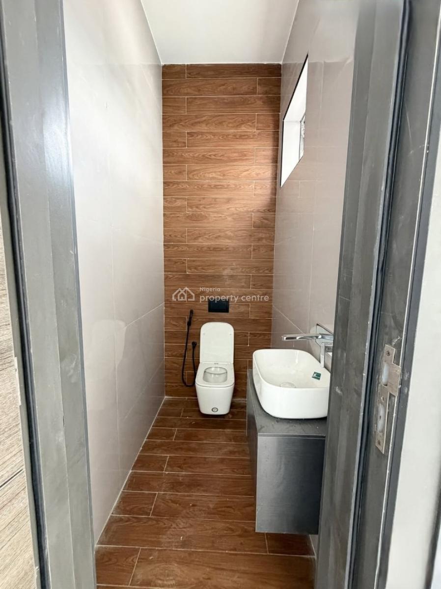 Waterfront 2 Bedroom Penthouse with Bq, Lekki Phase 1, Lekki, Lagos, Block of Flats for Sale