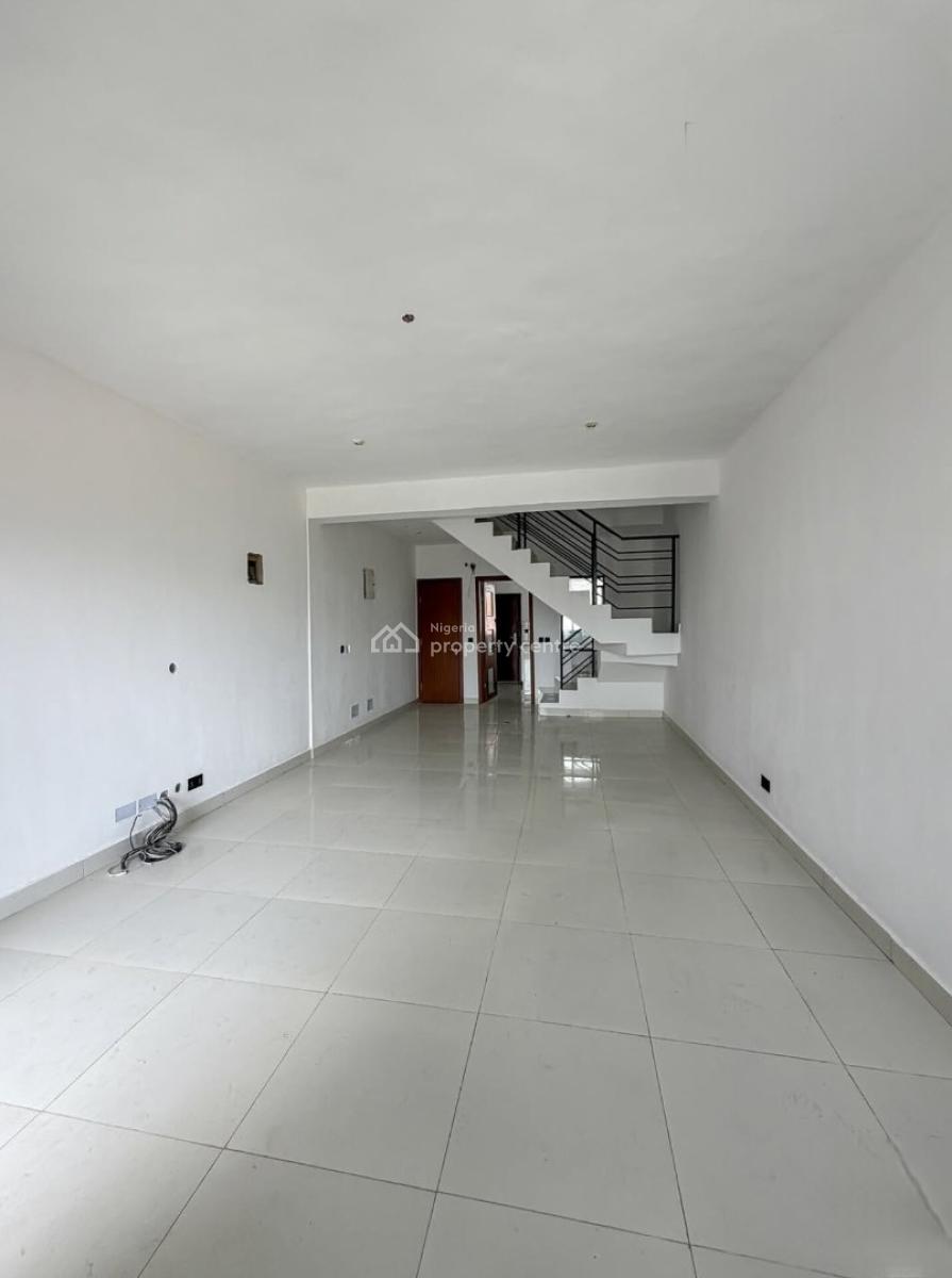 Exquisite 2 Bedroom Maisonette, Lekki Phase 1, Lekki, Lagos, Block of Flats for Sale