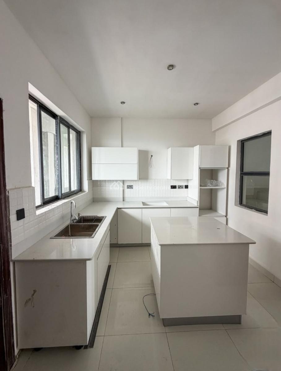Exquisite 2 Bedroom Maisonette, Lekki Phase 1, Lekki, Lagos, Block of Flats for Sale