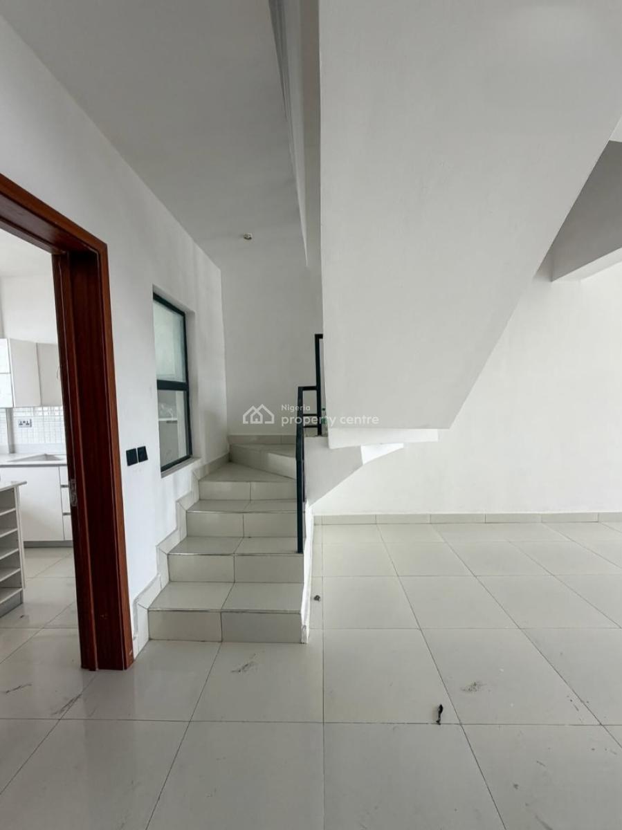 Exquisite 2 Bedroom Maisonette, Lekki Phase 1, Lekki, Lagos, Block of Flats for Sale