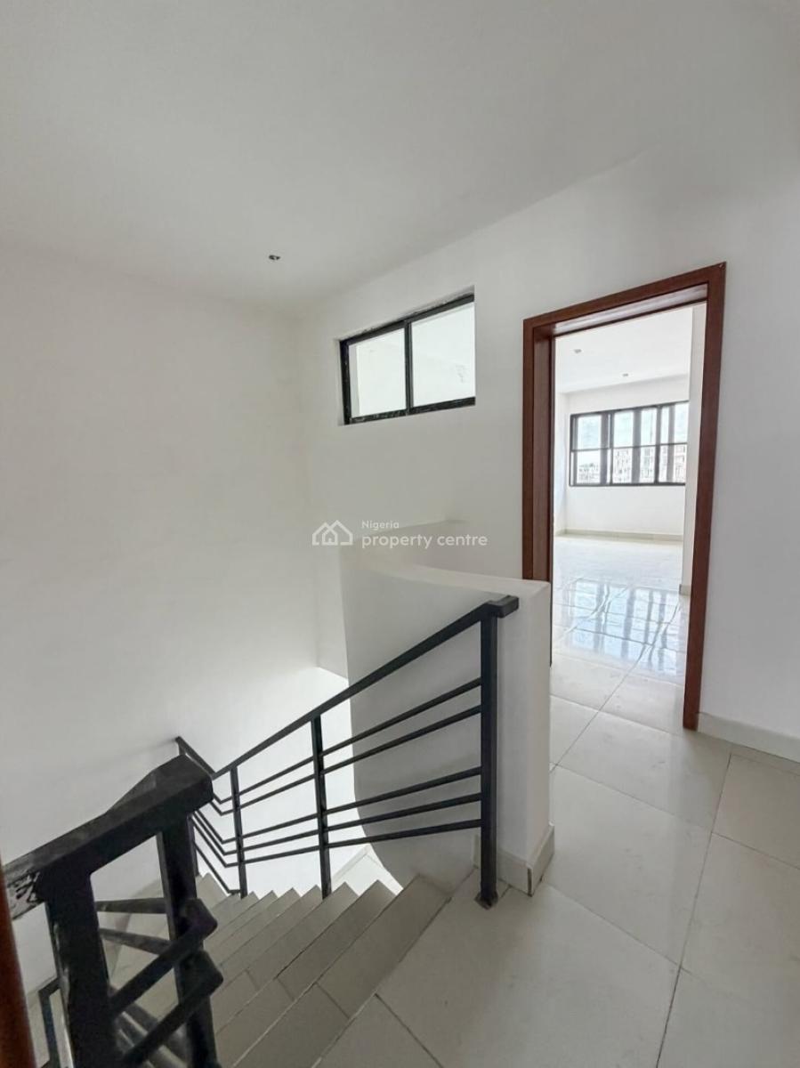 Exquisite 2 Bedroom Maisonette, Lekki Phase 1, Lekki, Lagos, Block of Flats for Sale