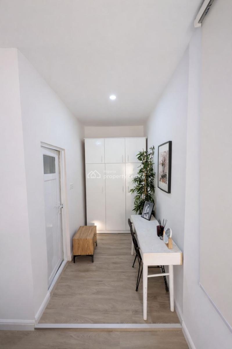 Admiralty Nest - Modern 2 Bedroom Haven in, Lekki Phase 1, Lekki, Lagos, Flat / Apartment Short Let