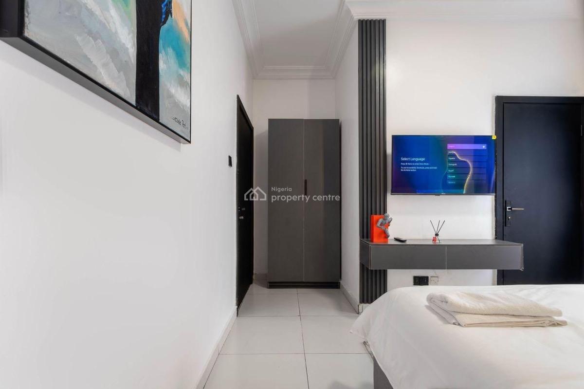 His Beautiful 2 Bedroom Apartment Is Available, Lekki Phase 1, Lekki, Lagos, Flat / Apartment Short Let