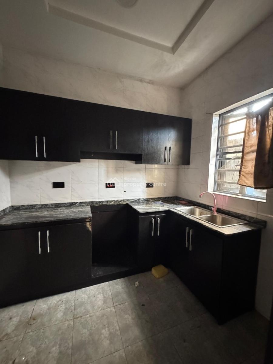 Spacious and Luxurious in Serene Surroundings, Ogombo Via Thera Annex, Sangotedo, Ajah, Lagos, Flat / Apartment for Rent
