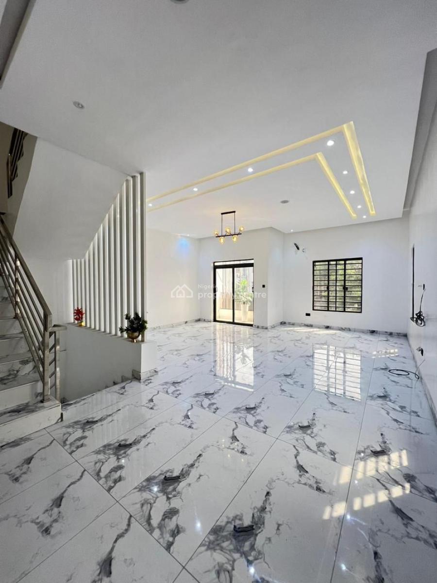 Well Built 4 Bedroom Terrace Duplex with Bq.  Location: Lekki Phase, Lekki Phase 1, Lekki, Lagos, Terraced Duplex for Sale