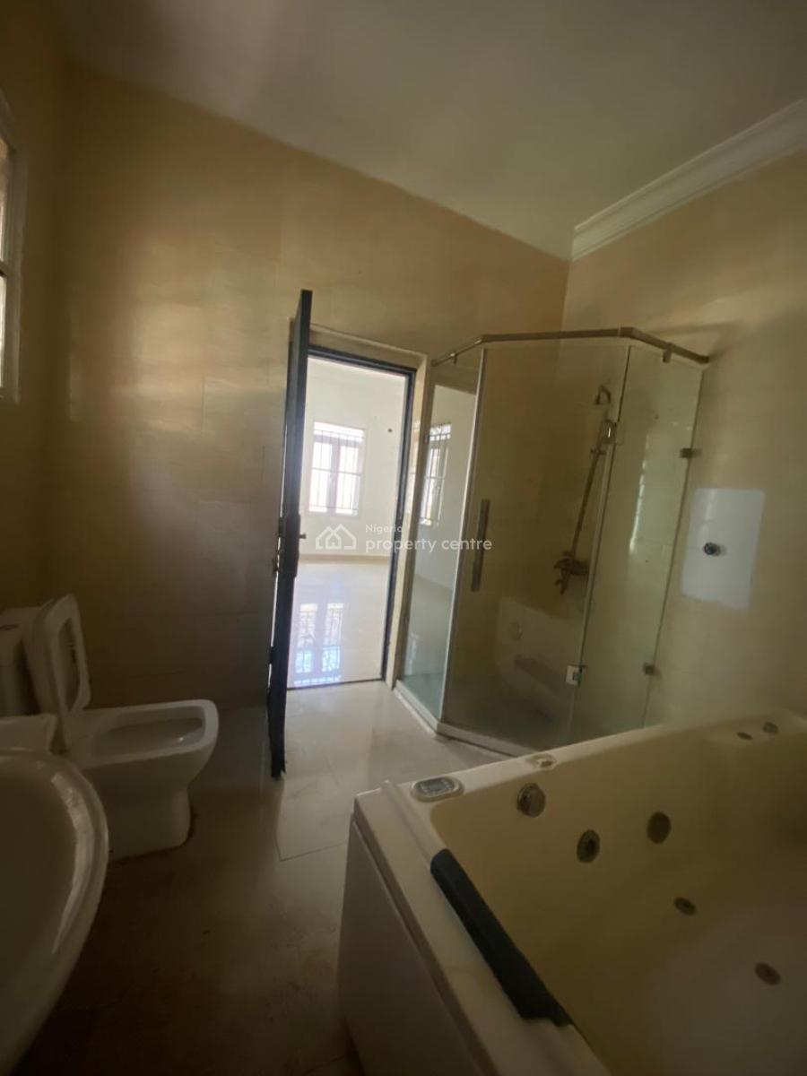 Luxury Master Bedroom with Jacuzzi & Glass Bath in Chevy View Estate, Chevy View Estate, Chevron, Lekki, Lagos, Flat / Apartment for Rent