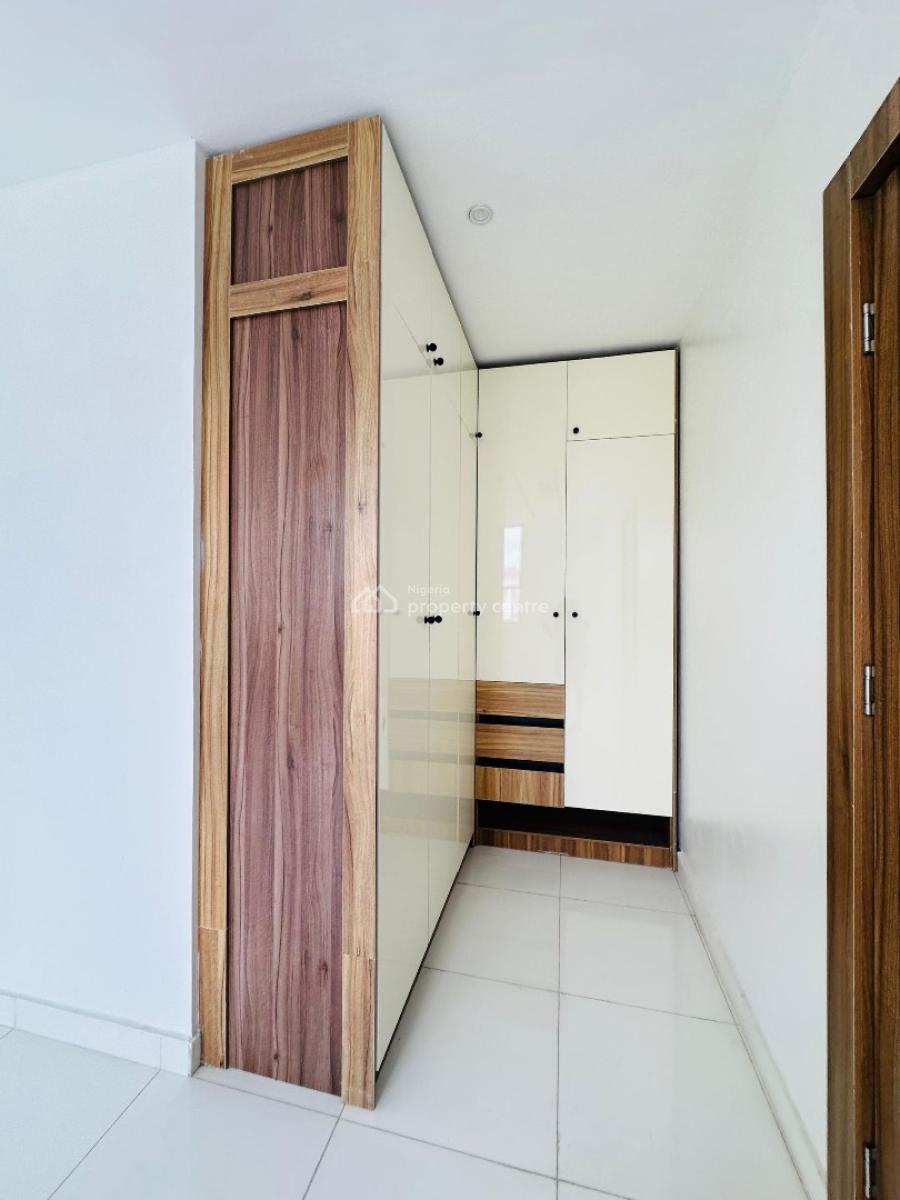Spacious 2bedroom Apartment with Pool ,gym&elevator, Lekki Phase One ,lekki ,lagos ,nigeria, Lekki Phase 1, Lekki, Lagos, Flat / Apartment for Sale