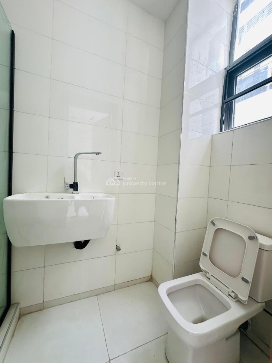 Spacious 2bedroom Apartment with Pool ,gym&elevator, Lekki Phase One ,lekki ,lagos ,nigeria, Lekki Phase 1, Lekki, Lagos, Flat / Apartment for Sale