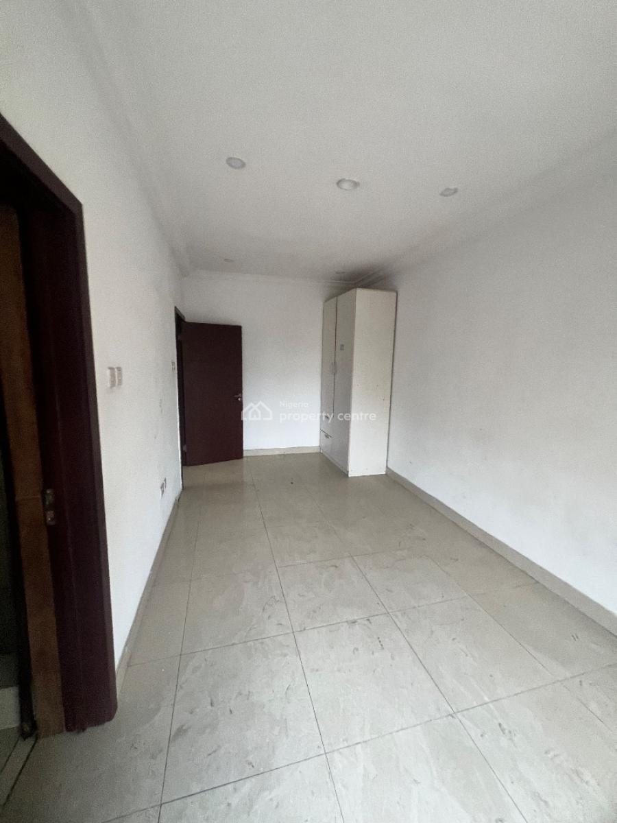 Spacious Neat 4 Bedroom Terrace, Osapa, Lekki, Lagos, Terraced Duplex for Sale