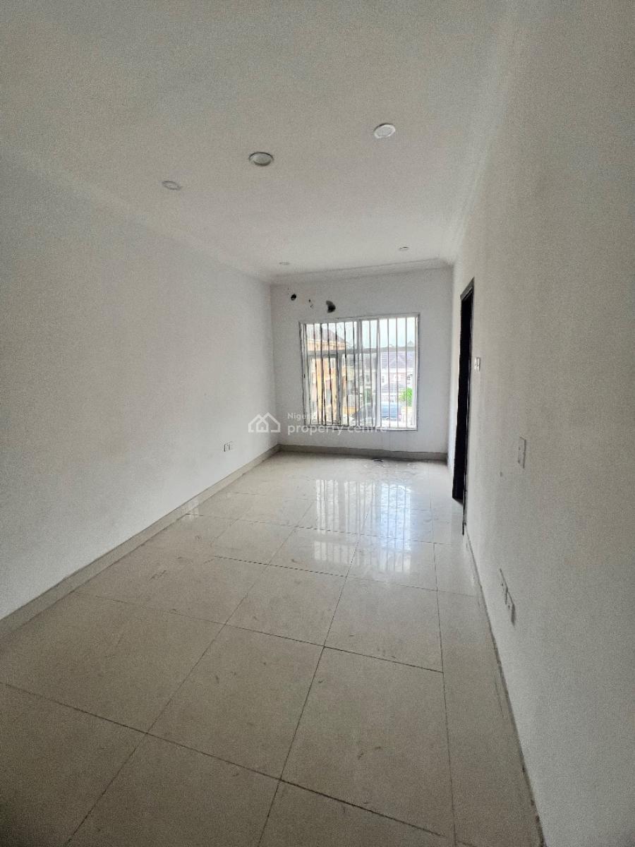 Spacious Neat 4 Bedroom Terrace, Osapa, Lekki, Lagos, Terraced Duplex for Sale