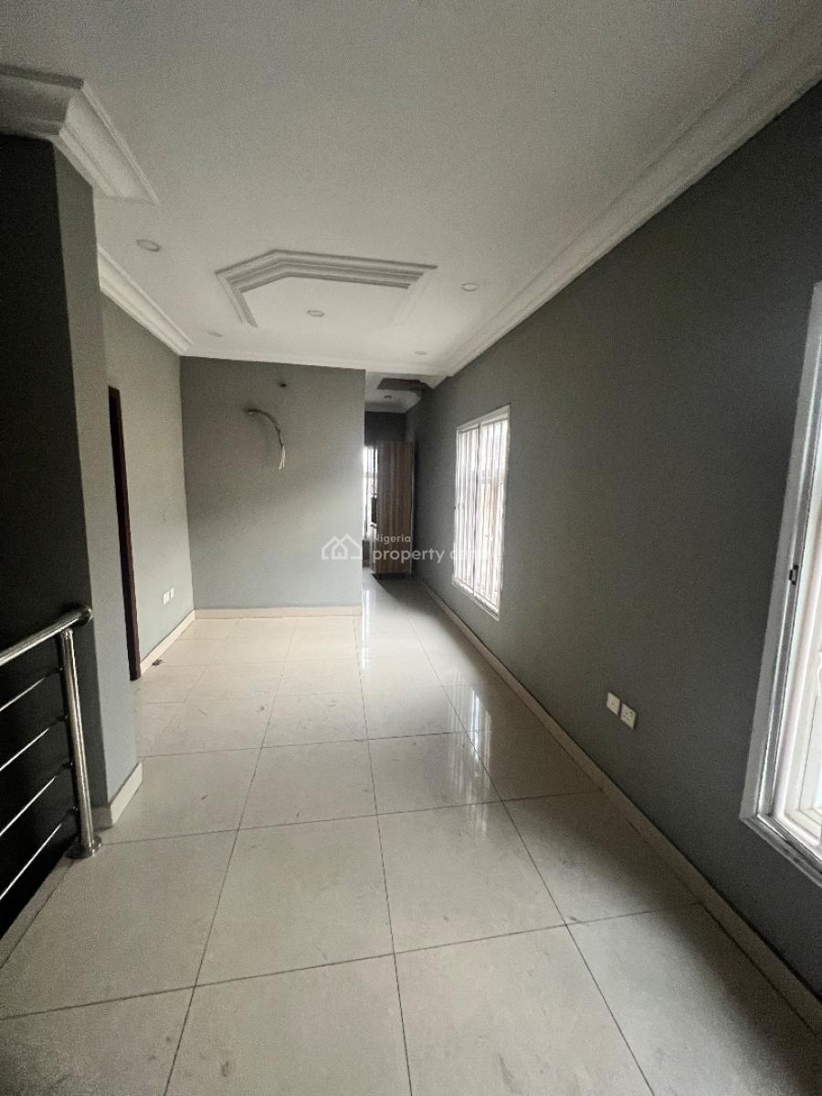 Spacious Neat 4 Bedroom Terrace, Osapa, Lekki, Lagos, Terraced Duplex for Sale
