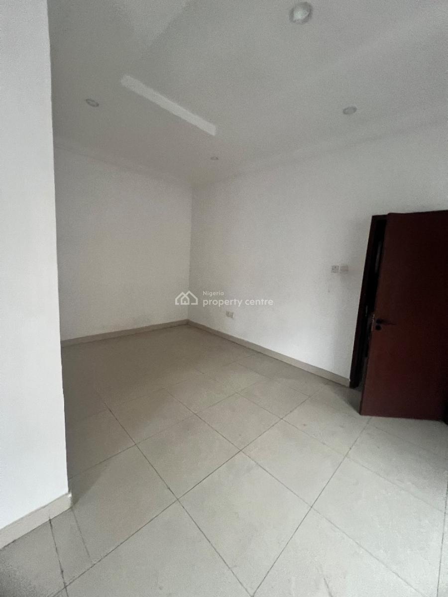 Spacious Neat 4 Bedroom Terrace, Osapa, Lekki, Lagos, Terraced Duplex for Sale