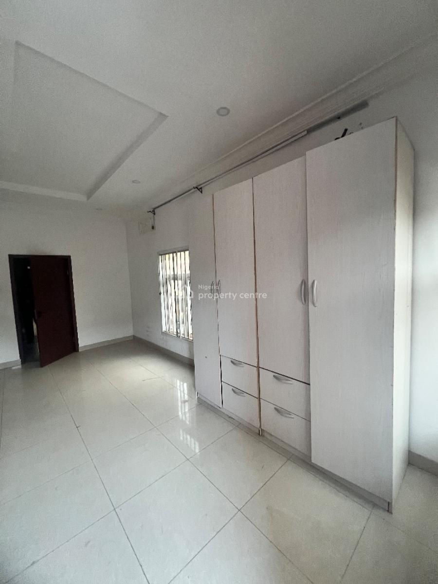 Spacious Neat 4 Bedroom Terrace, Osapa, Lekki, Lagos, Terraced Duplex for Sale